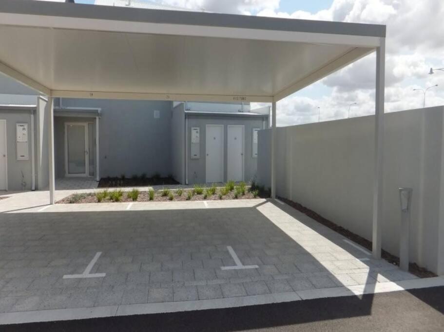 Modern Luxury 1 Bedroom Apartment - Walk To The Shops! Free Wifi Clarkson Εξωτερικό φωτογραφία